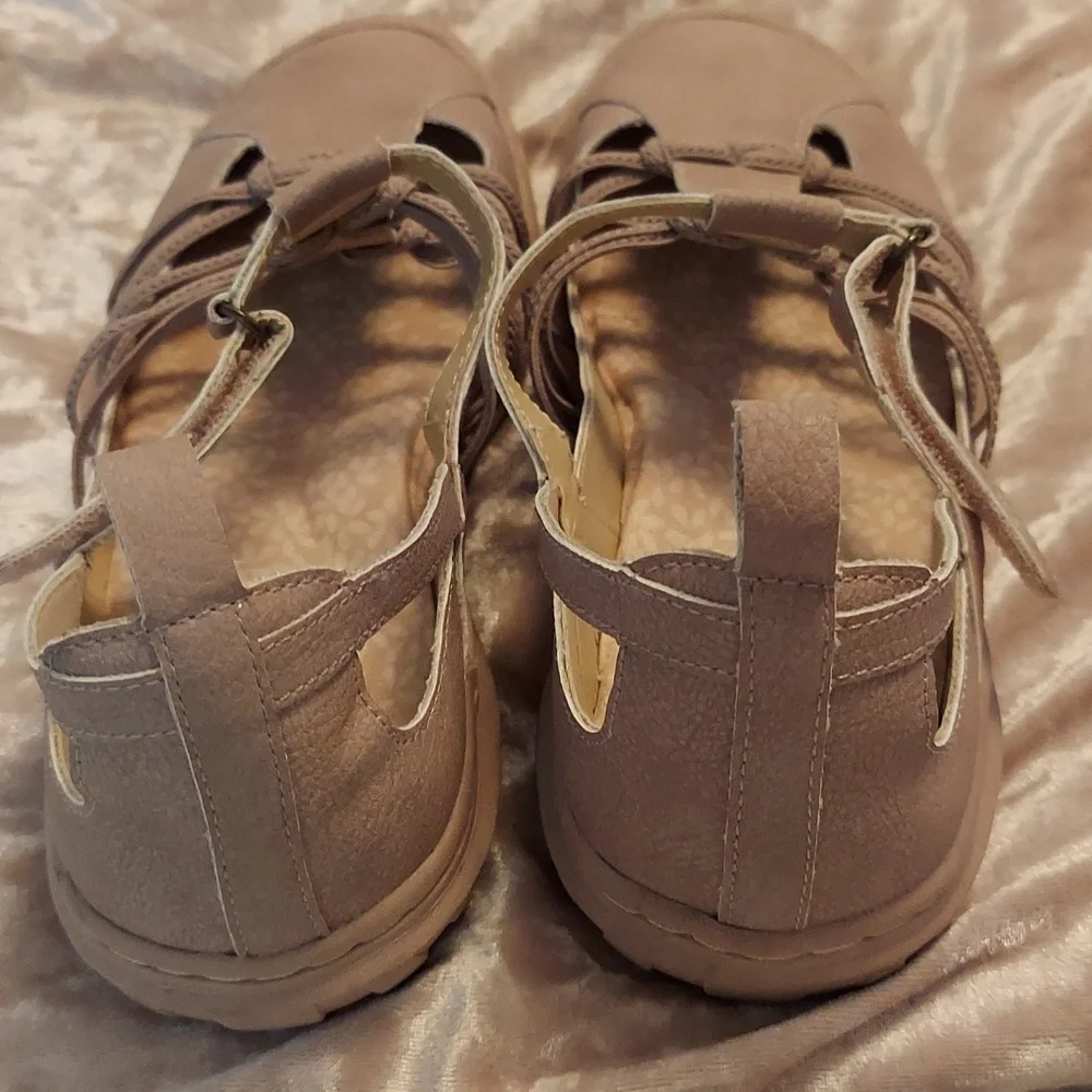 Women's shoes - Picture 3 of 6